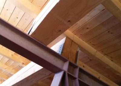 Dettaglio alla sommità delle strutture metalliche a sostegno dei solai p. 2° (soffitto “Sala Rossa”) + piano sottotetto + copertura